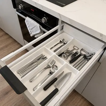 Premium Apartment Rent2Stay - Neu renoviert und zentral Apartment *